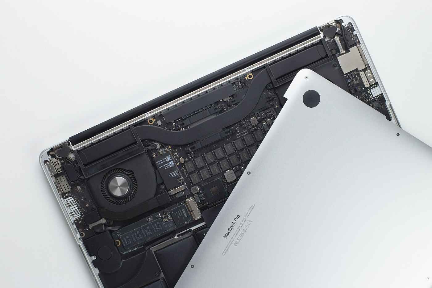Experienced MacBook Technicians in Bocking